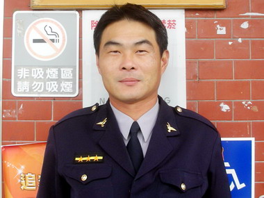 男子跳河自殺羅東員警冒險搶救(圖)