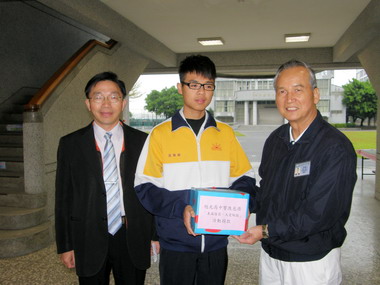 草屯旭光師生『送愛到日本』為災民祈福(圖)