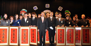 21位社會優秀青年接受吳志揚縣長表揚(圖)