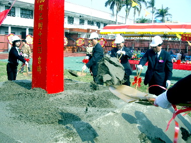 台中市副市長蔡炳坤參加北勢國小動土典禮(圖)