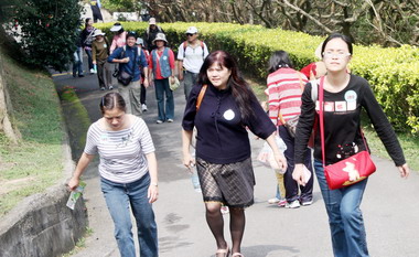苗栗慶祝主計節辦健行活動(圖)