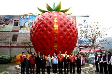 台灣燈會水果燈區在大湖酒莊揭幕(圖)