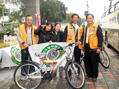 清水獅子會舉辦捐血活動送自行車(圖)