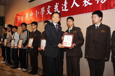中小學文武達人齊聚一堂  縣長頒獎表揚肯定(圖)