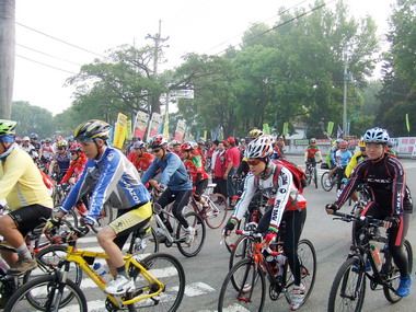 台中后里單車遨遊千人參加(圖)