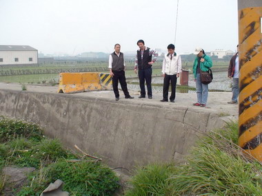 台中市府會勘梧棲大排護岸工程(圖)
