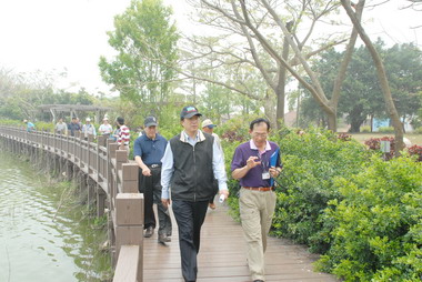 柳營德元埤荷蘭村未維護？顏純左前往勘查(圖)