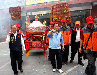 苗栗市天后宮媽祖繞境祈福(圖)