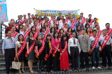 林副縣長頒獎表揚100年度模範勞工(圖)