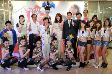 傳統混搭新潮 八卦山大佛前看時尚秀(圖)