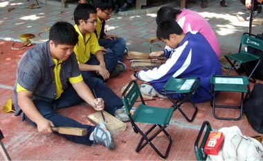 南投家扶扶持同富國中成立特色之木雕教室(圖)