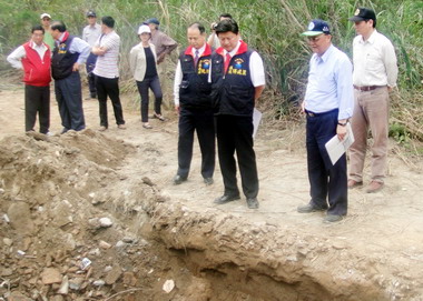 民眾檢舉發現有毒醫療廢棄物傅崐萁關切(圖)