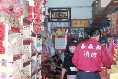 嘉縣消防局加強查緝囤積爆竹煙火(圖)