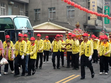 清水壽天宮進香團起程前往北港朝天宮(圖)
