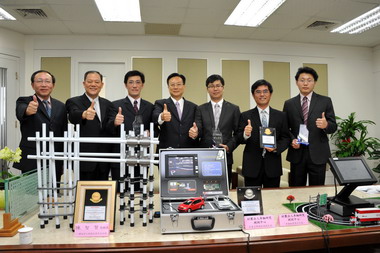 卓伯源表揚國際發明展傑出發明人(圖)