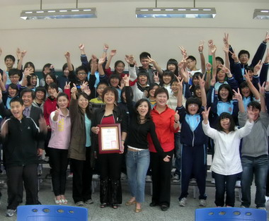 水里國中合唱團全國鄉土歌謠客語組賽獲特優第一名(圖)