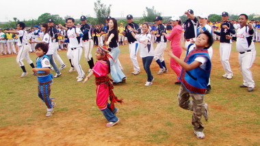 中壢市長盃慢速壘球賽舉行開幕儀式(圖)