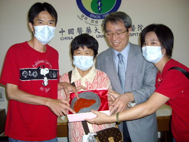 母親節禮物換肝救醒昏迷的母親(圖)