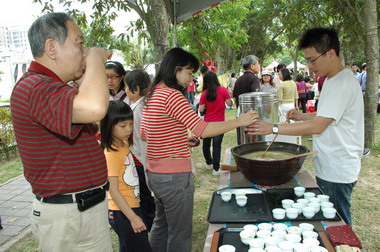 新瓦屋懷萱茶會千人輪番品茗(圖)