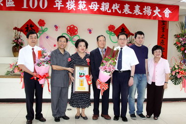 台中豐原區舉行模範母親表揚(圖)