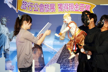 高雄旅展買氣夯天天擠滿人潮(圖)