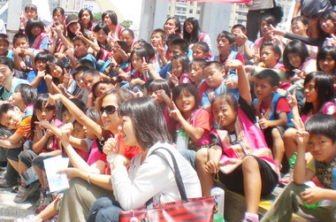 那瑪夏區民權國小學生暢遊高雄港(圖)