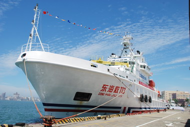 中國救難船「東海救113」首航高雄港(圖)