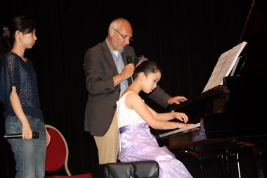 邀德國鋼琴家魏漢斯現場指導學生琴藝(圖)