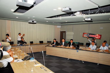 台灣塑膠林健男、南亞塑膠吳嘉昭拜會雲林縣府(圖)