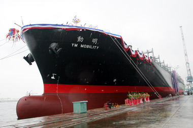 台船造櫃船動明輪命名交船(圖)