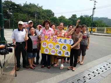 太平區大興路廓仔坑橋常導致民眾摔傷(圖)