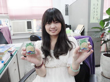 歡慶端午佳節搭鴨子船贈禮物(圖)