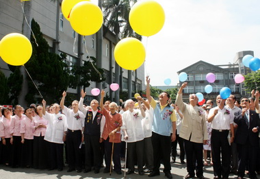 全國詩人頭份雅聚(圖)