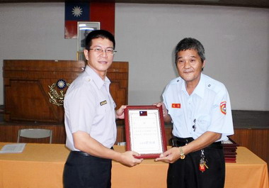 虎尾警分局表揚有功巡守隊員(圖)