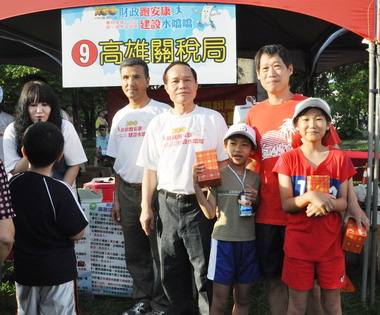 高雄關稅局響應統一發票盃南區路跑活動(圖)