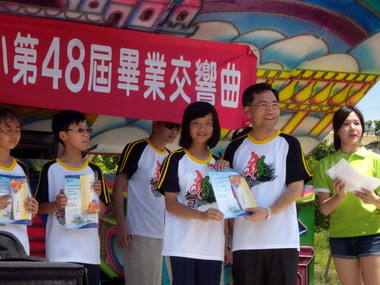 台中社口國小畢業典禮不必排排坐(圖)