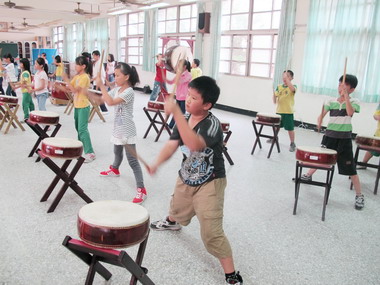 集集隘寮國小太鼓隊獻「聲」表演(圖)