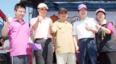 胡志強出席龍舟賽暨中部縣市首長友誼賽(圖)