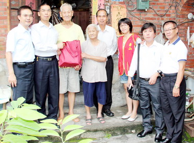 中油百年響愛端午送愛溫暖獨老的心(圖)