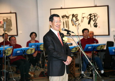 副總統與台中市長參加李轂摩書畫展開幕(圖)