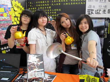 台中大學生畢展自拍真實版夜市人生(圖)