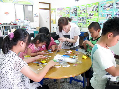 信義家扶彩虹工作站辦彩虹粽合派對(圖)