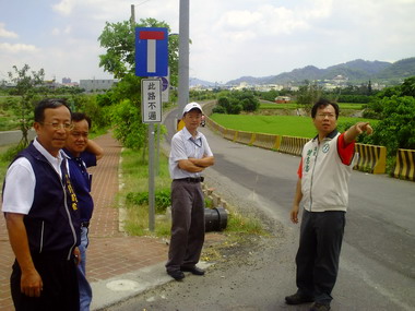 台中會勘旱溪堤防防汛道路(圖)
