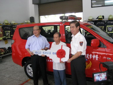 台中胡志強讚譽捐車的趙文正善行(圖)