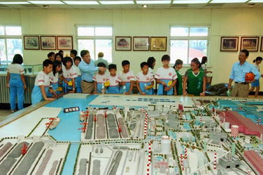 中鋼舉辦小港國小畢業『鋼鐵之旅』(圖)