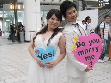 高鐵融入在地生活拍婚紗左營站最夯(圖)