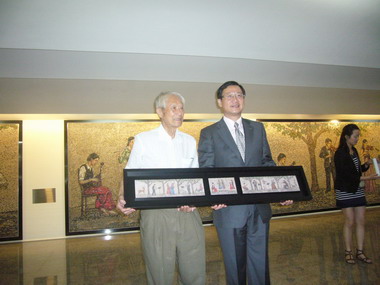 「樹蔭下的即興演奏」鑲嵌馬賽克作品開幕儀式(圖)