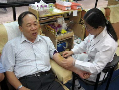 台電明潭發電廠   挽袖捐血活動(圖)