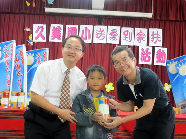 久美國小學童小額儲蓄助家扶(圖)