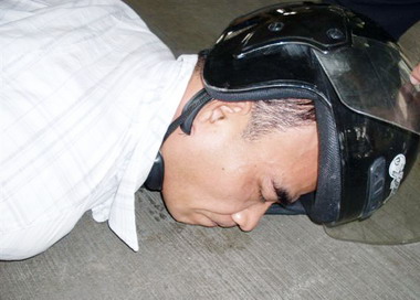 警察父子休假日發現竊賊合力逮捕(圖)